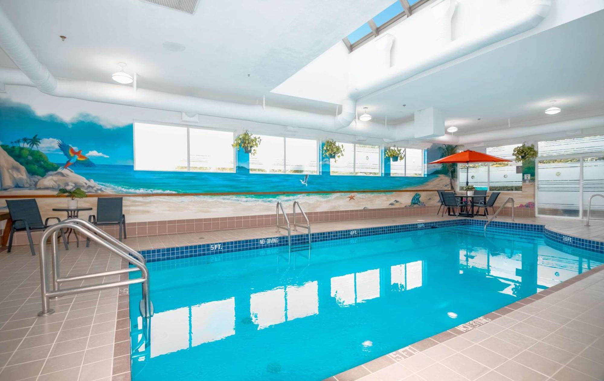 Coast Abbotsford Hotel & Suites Exteriér fotografie