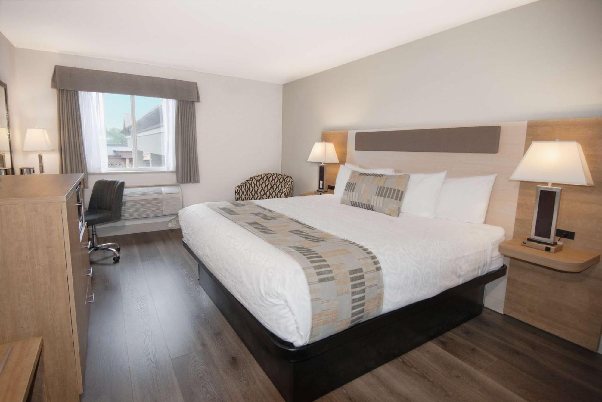 Coast Abbotsford Hotel & Suites Exteriér fotografie